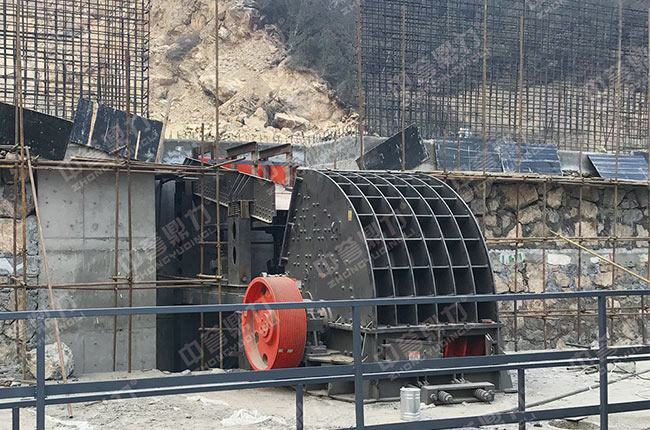 PC1412錘式破碎機