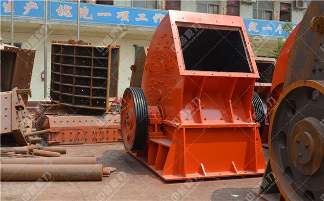 1308重型锤式(shì)破碎机