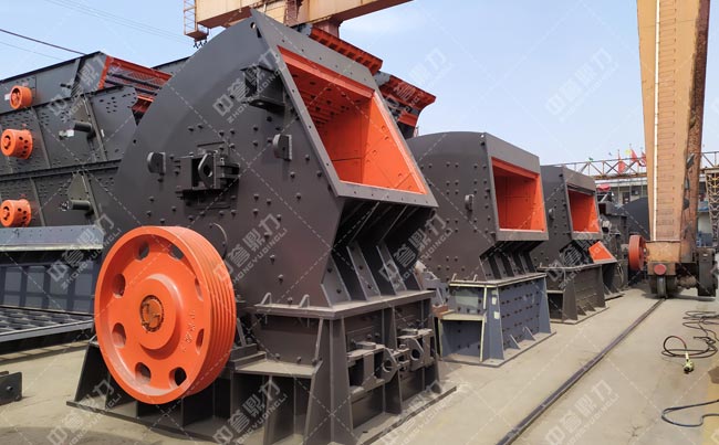 PFCK1618可（kě）逆反擊錘式破（pò）碎機