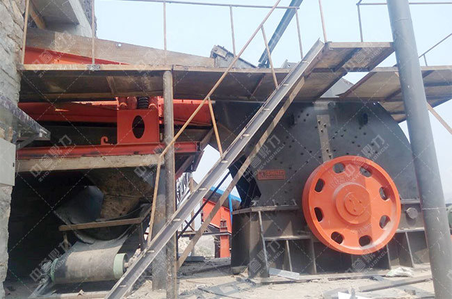 時產1500噸（dūn）錘式破碎機