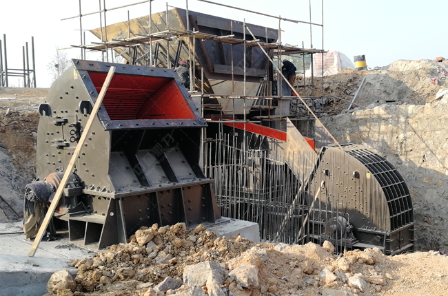 時產5000噸錘式破碎（suì）機