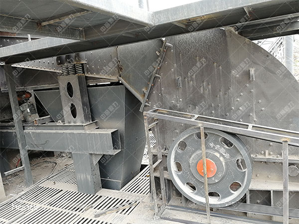 反（fǎn）擊（jī）錘式破碎機
