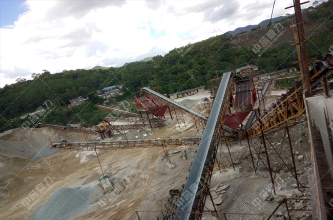 雲南玉磨鐵路普洱（ěr）段時產400噸砂石骨料生（shēng）產線