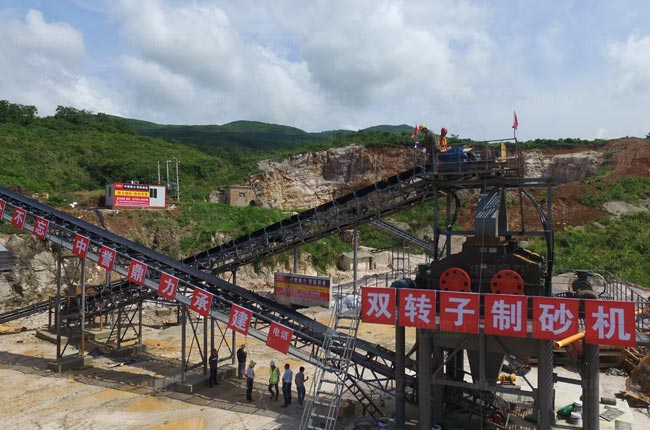 湖南抗（kàng）應洞采石場時產（chǎn）300噸機製砂生產線（xiàn）