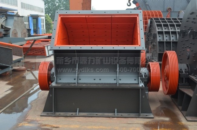 1615型號錘式破碎機
