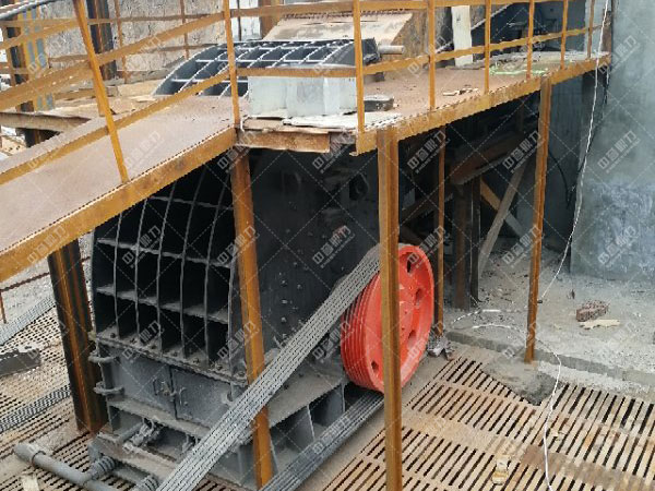 大型錘式（shì）破碎機